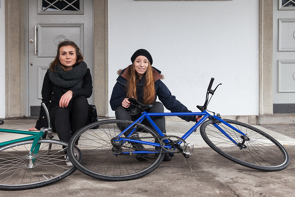 Jasmina Stankovic (links) und Petra Kneubühl, Drucktechnologinnen